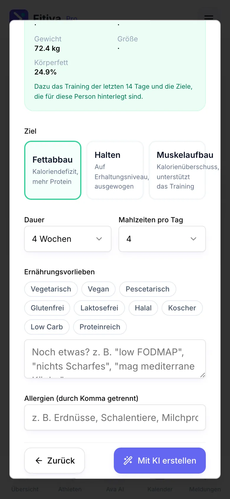 Dialog Ernährungsplan für Sarah: Ziel Fettabbau ist gewählt, dazu Dauer 4 Wochen, 4 Mahlzeiten pro Tag, die Ernährungsvorlieben von Vegetarisch bis Proteinreich, das Feld für Allergien und unten Mit KI erstellen.