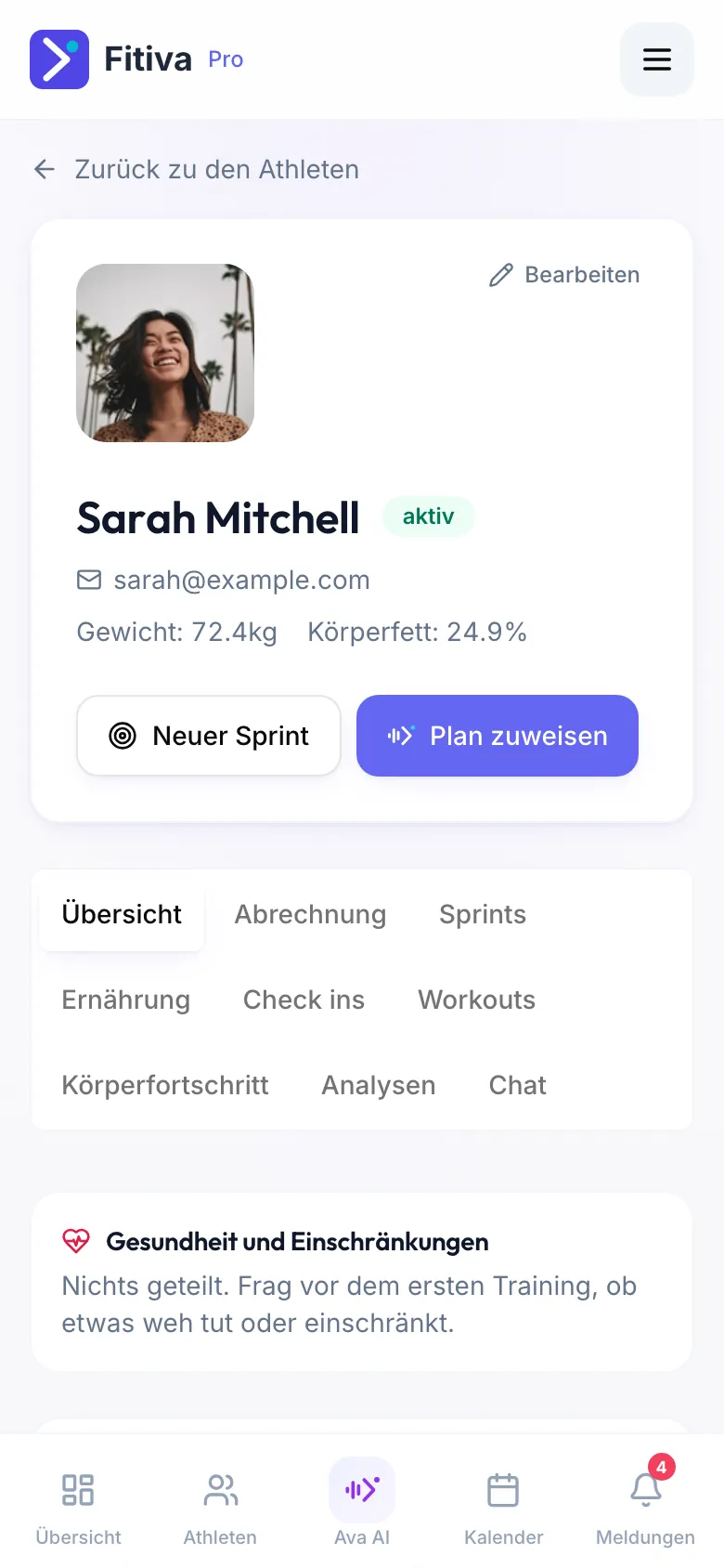 Seite der Athletin Sarah Mitchell: Kopfbereich mit Foto, Status aktiv, E-Mail, Gewicht und Körperfett, den Buttons Bearbeiten, Neuer Sprint und Plan zuweisen, darunter die Tabs von Übersicht bis Chat.
