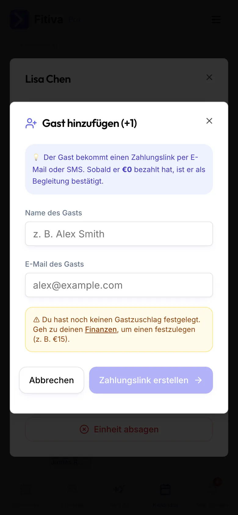 Kalender eines Coachs, geöffnete Buchung mit dem Fenster Gast hinzufügen (+1): Name des Gasts, E-Mail des Gasts und der Hinweis, dass noch kein Gastzuschlag festgelegt ist.