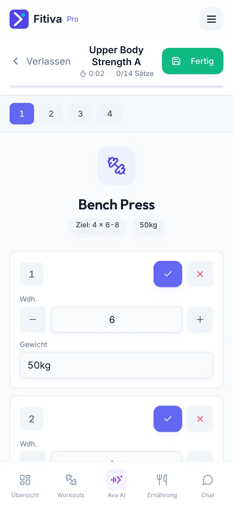 Das geführte Workout bei der ersten Übung mit Ziel, den Sätzen mit Wiederholungen und Gewicht, dem Haken zum Abschließen eines Satzes und dem Button Fertig